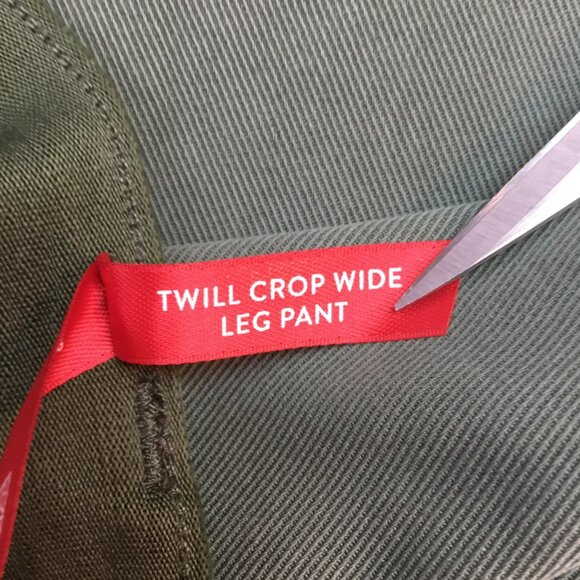 Spanx Twill Crop Wide Leg Pants Olive Green Womens Small Casual High-Waist - Picture 12 of 13